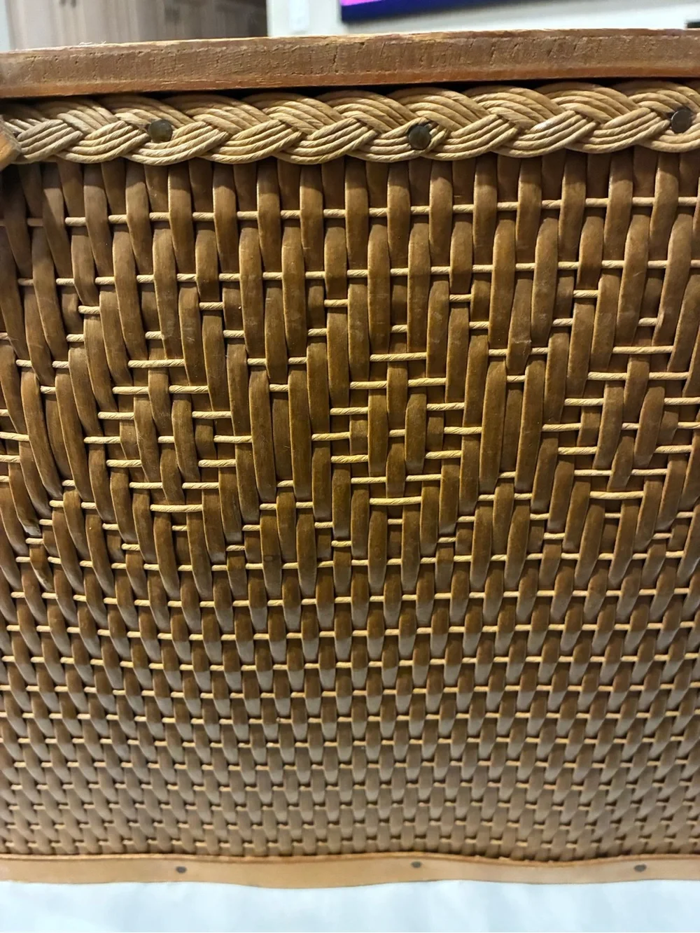 Red Man Wicker Woven Picnic Basket Insert Hinged Lid Large Swing Handles Woven